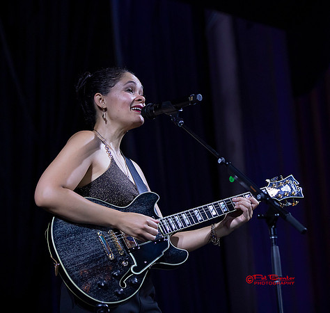 1891-LoRes-Lisa@Cat25