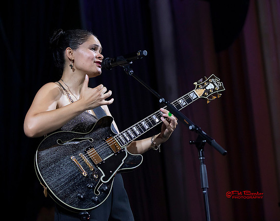 1901-LoRes-Lisa@Cat25