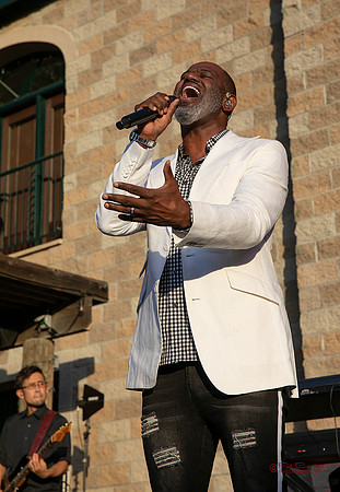 4315-LoRes-McKnight@Ts22