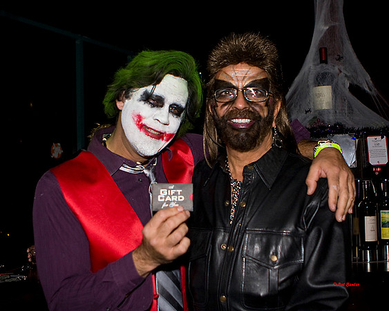 7025-LoRes-Halloween@ViaVeritas09