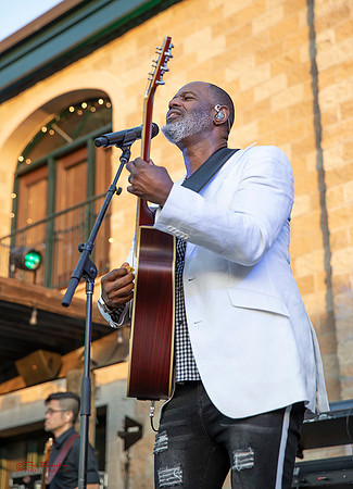 4525-LoRes-McKnight@Ts22
