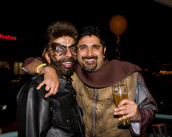 7072-LoRes-Halloween@ViaVeritas09