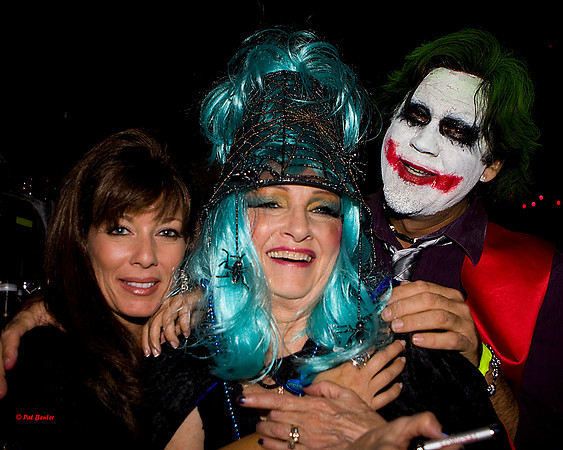 6973-LoRes-Halloween@ViaVeritas09