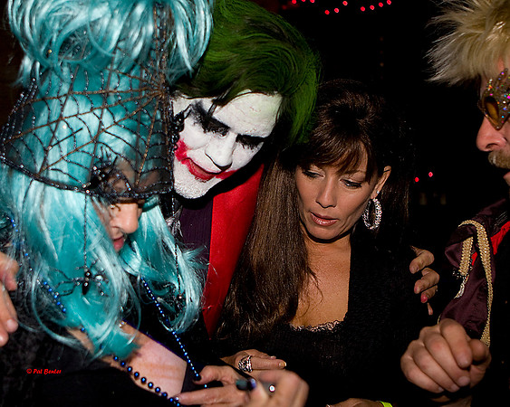 6972-LoRes-Halloween@ViaVeritas09