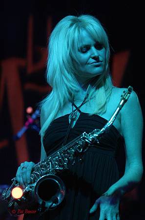 8736-HiRes-Mindi@HB07